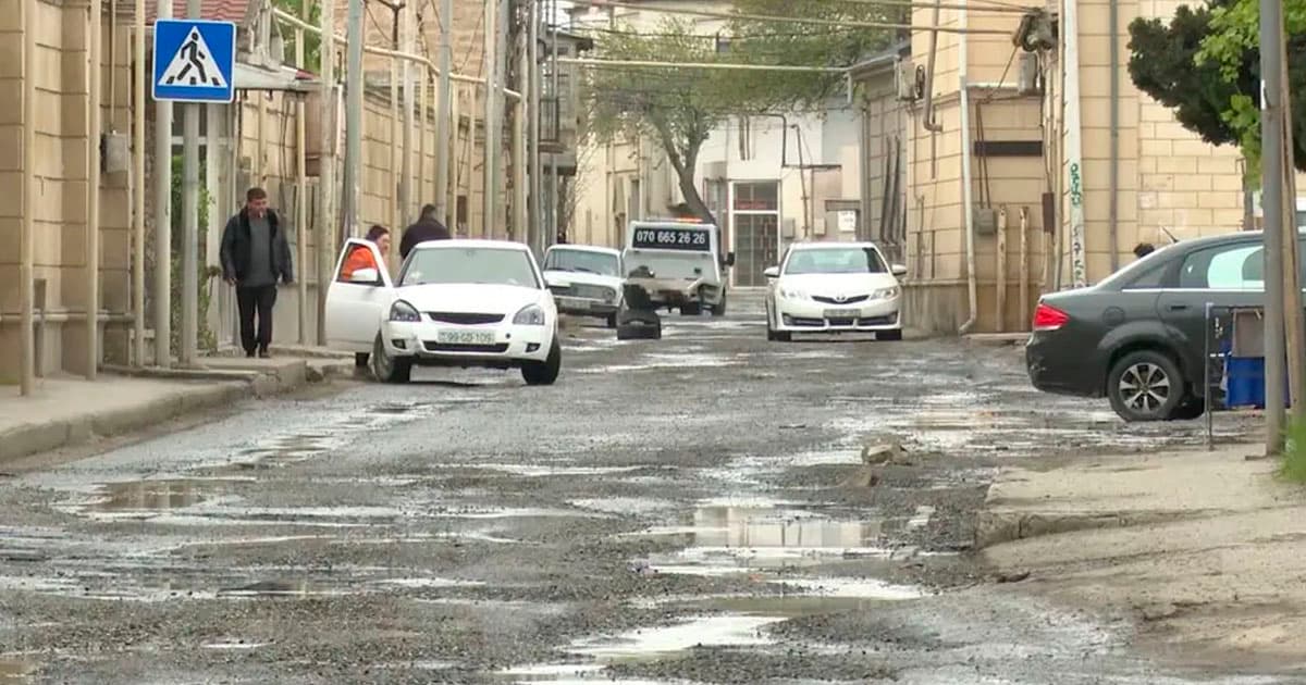 Buzovnada qəsəbə yolu bərbad vəziyyətdə - VİDEO