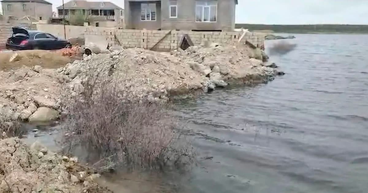 Məmmədli kəndində göl daşdı – Evlərə TƏHLÜKƏ - VİDEO