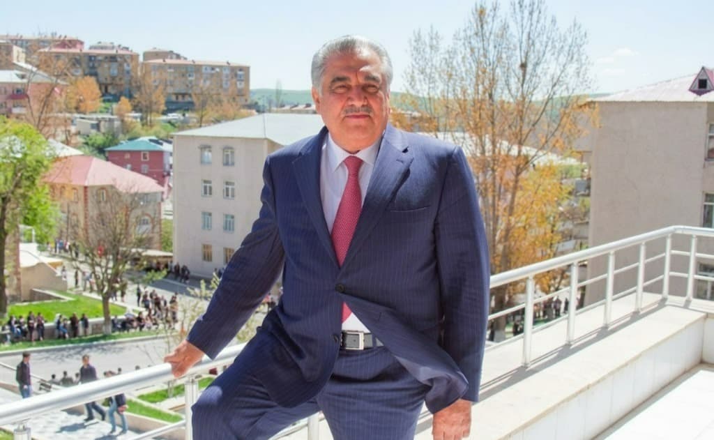 Naziri döydü, sədri MM-dən qovdu, gizlicə müxalifətə qoşulmaq istədi....
