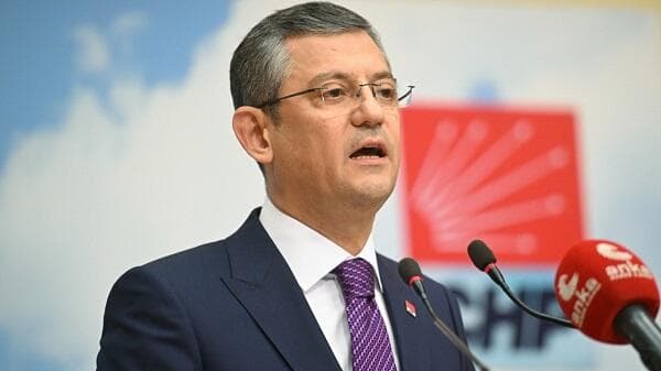 Özəlin yeni qurduğu partiyaya ilk dəstək bu ölkədən gəldi 