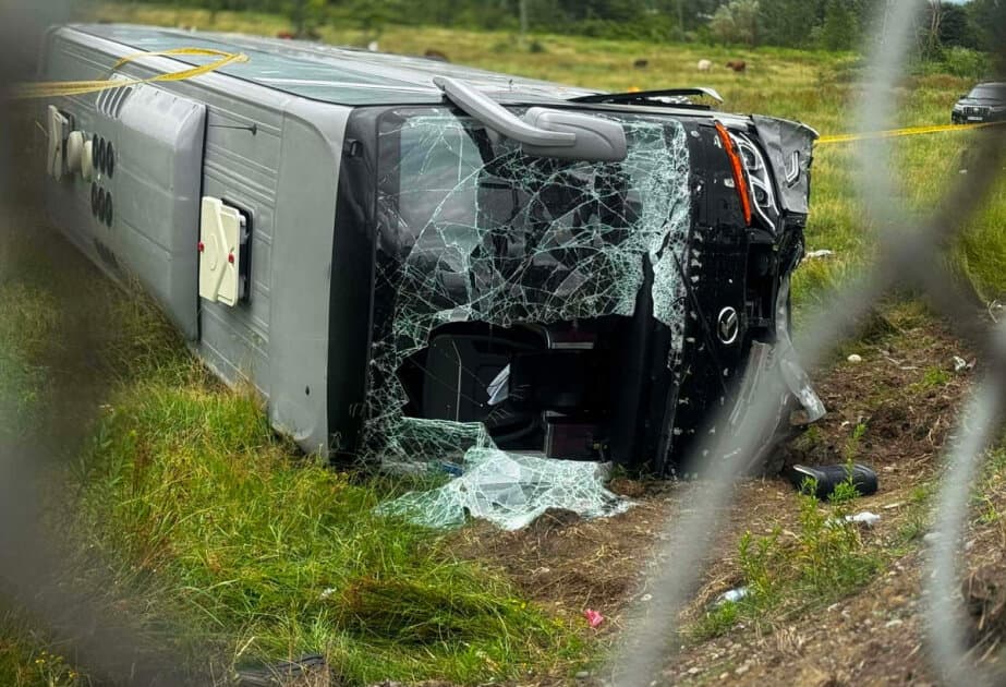 Gürcüstanda avtobus aşdı - Çox sayda xəsarət alan var