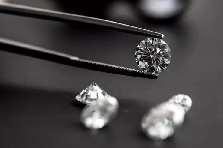Turist ağzında mağazadan 200 min dollarlıq brilyant apardı