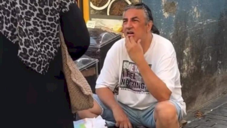 Müğənni bazarda hamam süngəri satdı - VİDEO 