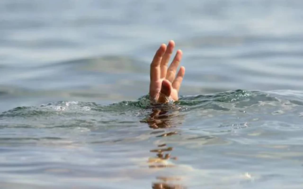 Mərdəkanda dənizdə batan iki nəfərdən biri xilas edilib
