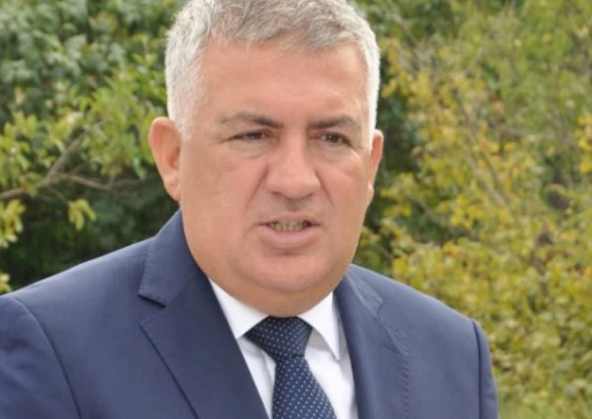 İcra başçısı sakinlərə uduzdu