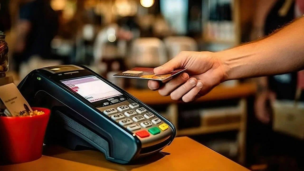 Azərbaycanda nağdsız ödənişlər artıb