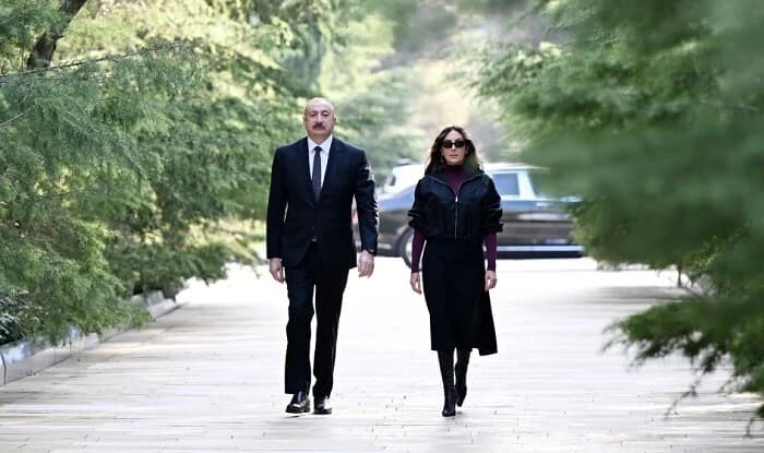 Prezident və xanımı Həsənzadə ilə vida mərasiminə əklil göndərdi