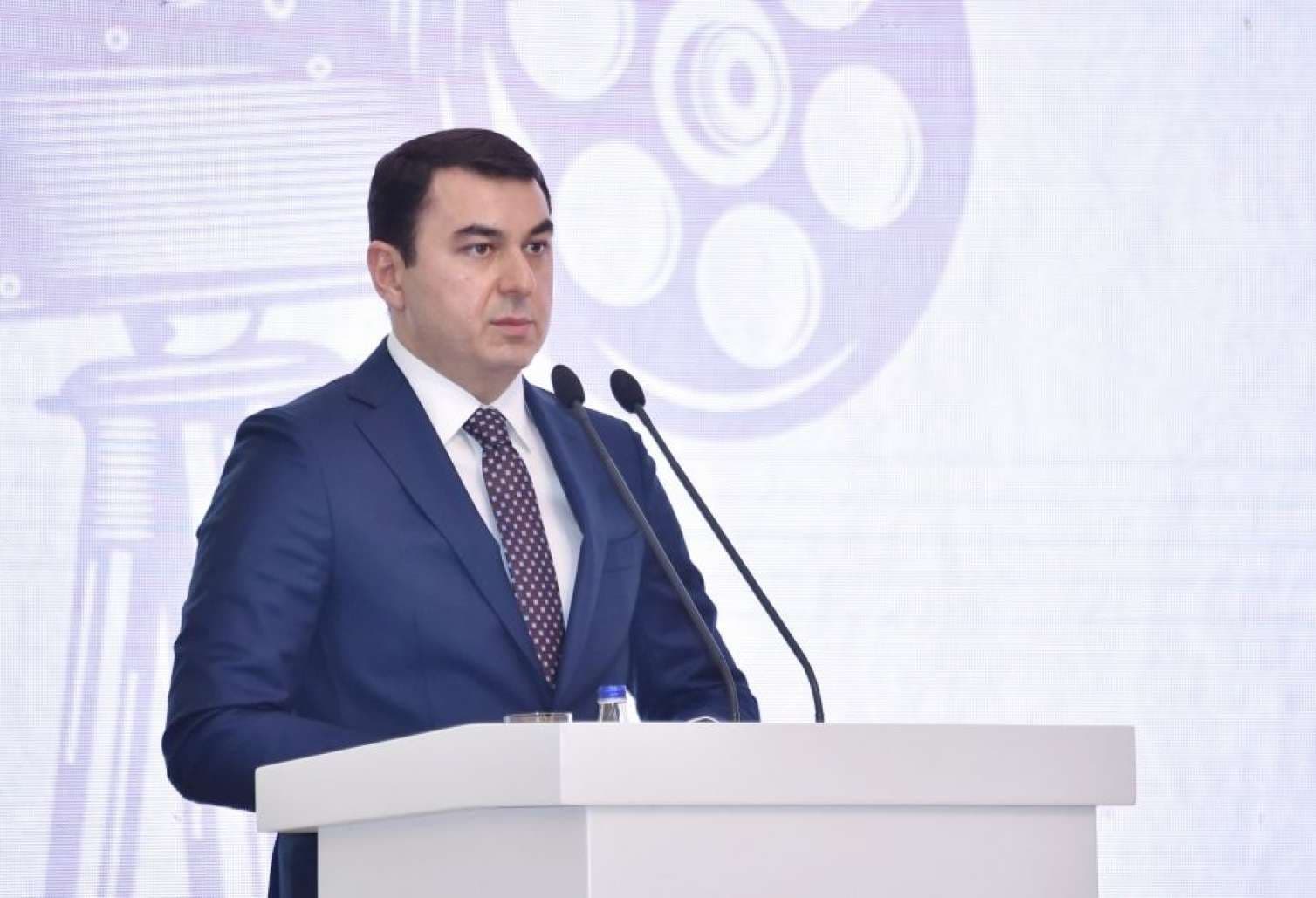 Bu şəxslər işsiz qaldı: günahkar nazirdirmi? 