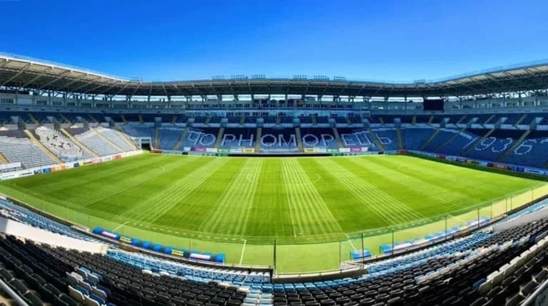 Rusiya məşhur klubun stadionunu bombaladı - Video