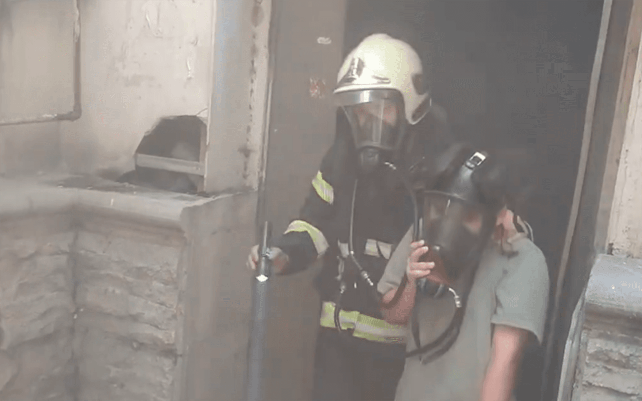Sumqayıtda yaşayış binasında yanğın - Sakinlər təxliyə edildi+Video