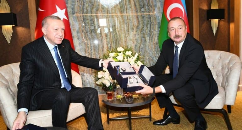 Prezident: Yaxından çəkin, əziz qardaşım hədiyyə edib – FOTO Prezident: Yaxından çəkin, əziz qardaşım hədiyyə edib – FOTO