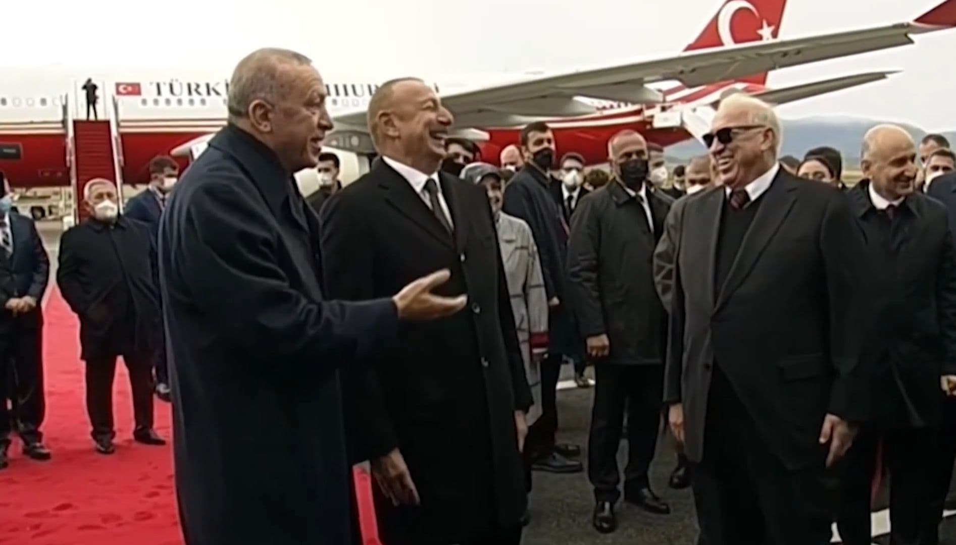 Ərdoğanın Cahangir Əsgərovla zarafatı – VİDEO Ərdoğanın Cahangir Əsgərovla zarafatı – VİDEO