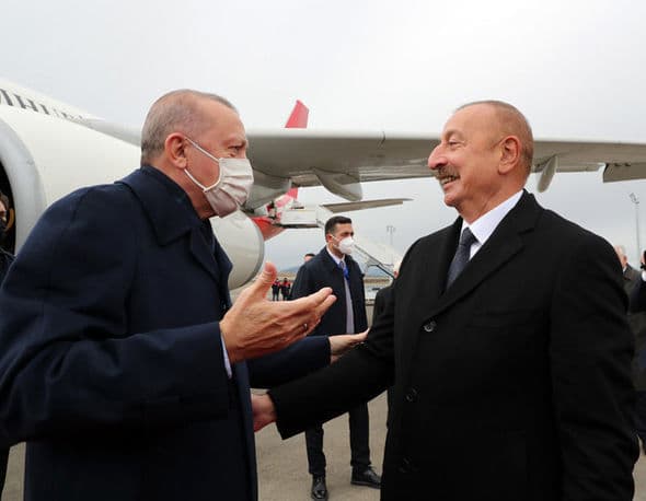 İlham Əliyevin Rəcəb Tayyib Ərdoğanı qarşılama anları – FOTO İlham Əliyevin Rəcəb Tayyib Ərdoğanı qarşılama anları – FOTO