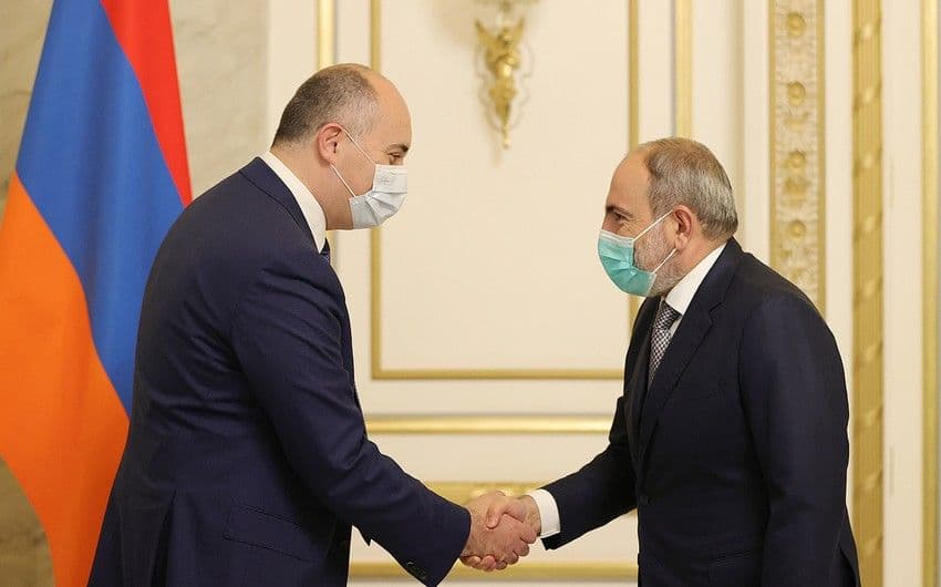 Gürcüstanın müdafiə naziri Ermənistanda Gürcüstanın müdafiə naziri Ermənistanda