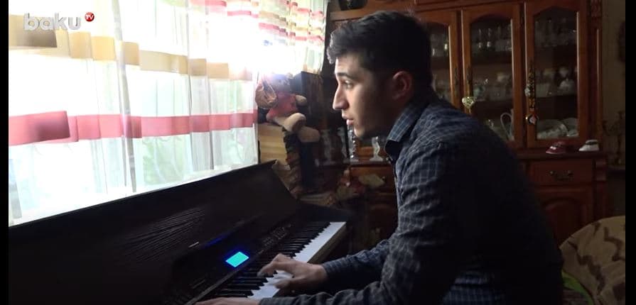 Müharibə vaxtı piano ifası ilə məşhurlaşan qəhrəman – VİDEO Müharibə vaxtı piano ifası ilə məşhurlaşan qəhrəman – VİDEO