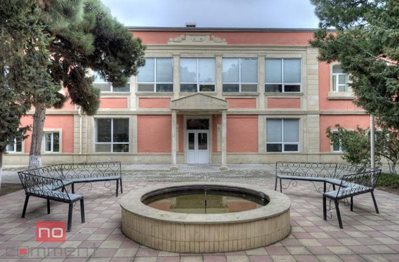 Yarıçılpaq qızlarla özünü reklam edən sanatoriya – FOTOLAR (+18) Yarıçılpaq qızlarla özünü reklam edən sanatoriya – FOTOLAR (+18)