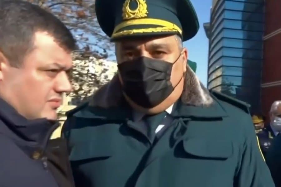 Jurnalistə hücum edən mayorla bağlı ölçü götürüləcək? Jurnalistə hücum edən mayorla bağlı ölçü götürüləcək?