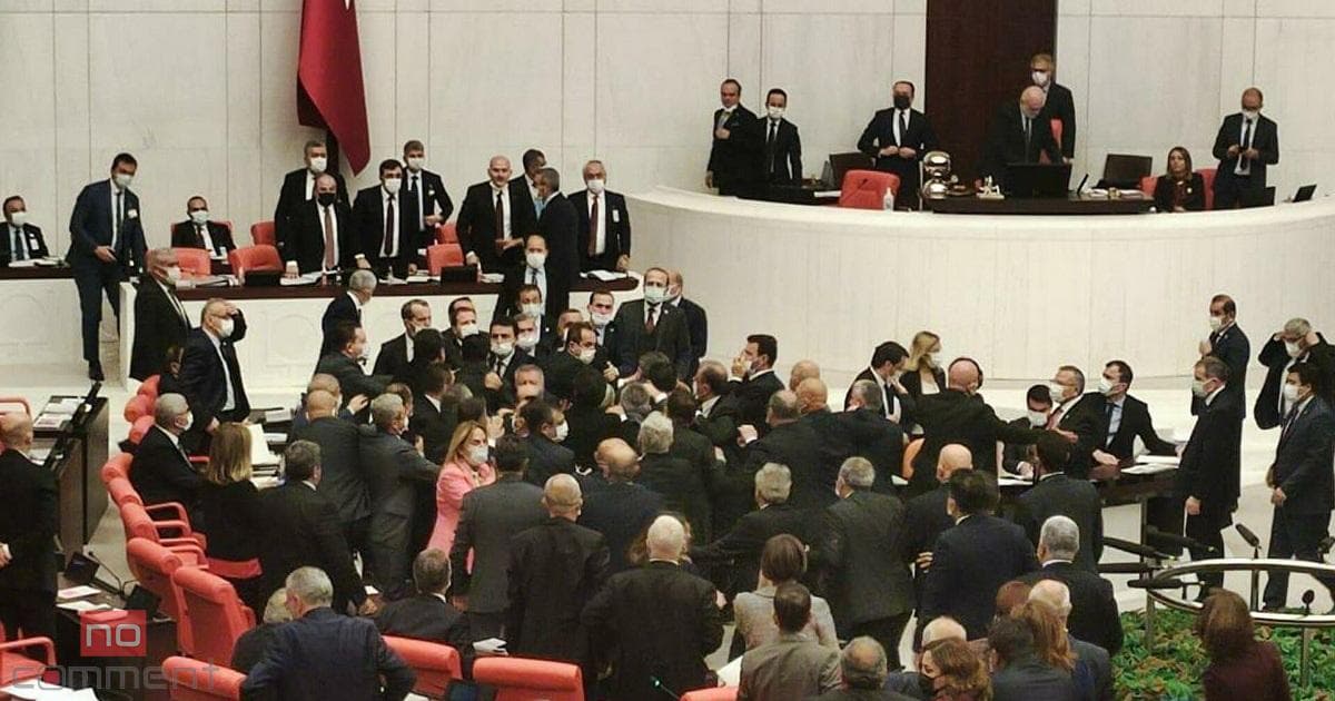 Türkiyə parlamentində dava olub Türkiyə parlamentində dava olub