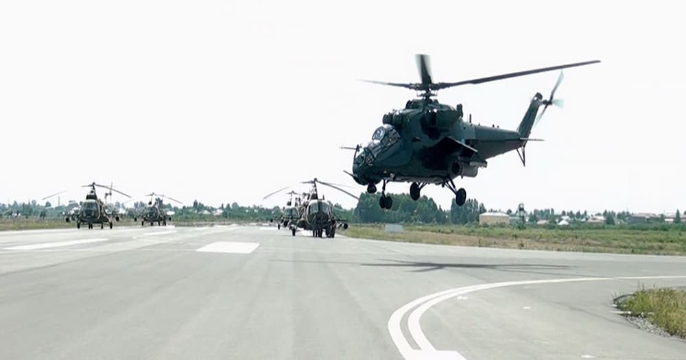 SENSASSİYA! Helikopter yerə düşərkən qaçan şəxs kim olub: Ayaq izi qalıb – VİDEO SENSASSİYA! Helikopter yerə düşərkən qaçan şəxs kim olub: Ayaq izi qalıb – VİDEO