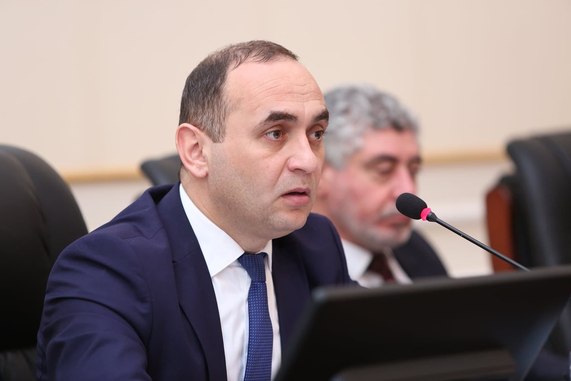 Müəllimlərin maaş məsələsinə yenidən baxılmalıdır – Deputat Müəllimlərin maaş məsələsinə yenidən baxılmalıdır – Deputat