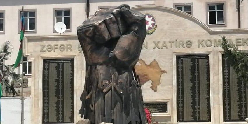 Cıdır düzündə Dəmir Yumruq fləşmobu təşkil edilib Cıdır düzündə Dəmir Yumruq fləşmobu təşkil edilib