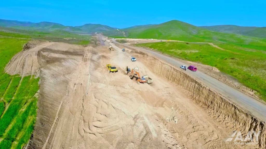 Füzuli-Hadrut yolunun tikintisi sürətlə davam etdirilir Füzuli-Hadrut yolunun tikintisi sürətlə davam etdirilir