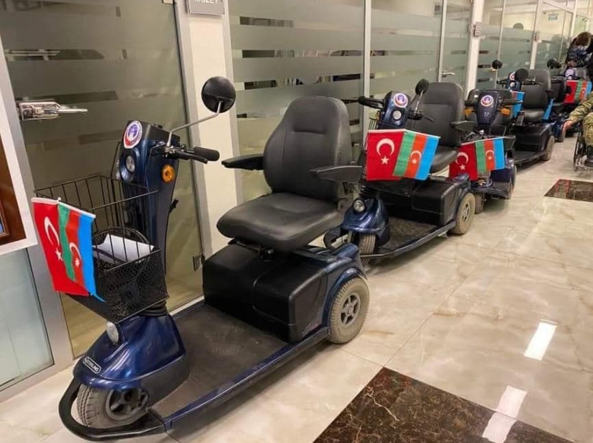 Yüzədək qazi əlil arabaları ilə təmin edilib Yüzədək qazi əlil arabaları ilə təmin edilib