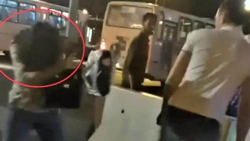 Bakıda vəzifəli şəxsdən sevdiyi qadına qarşı ŞOK ƏMƏLLƏR – Küçənin ortasında döydü Bakıda vəzifəli şəxsdən sevdiyi qadına qarşı ŞOK ƏMƏLLƏR – Küçənin ortasında döydü