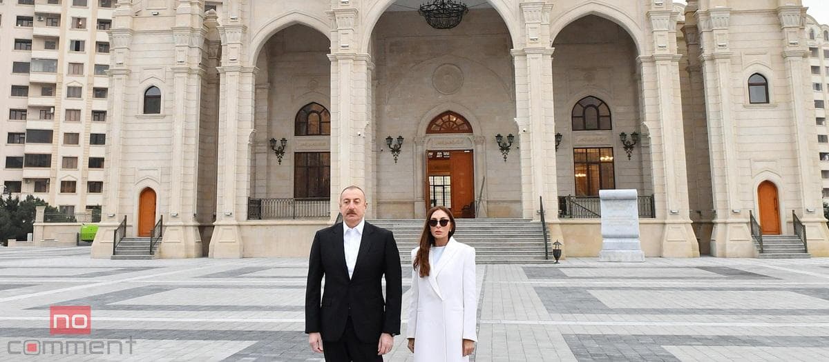 Prezident və birinci xanım Fatimeyi Zəhra məscidində olublar Prezident və birinci xanım Fatimeyi Zəhra məscidində olublar