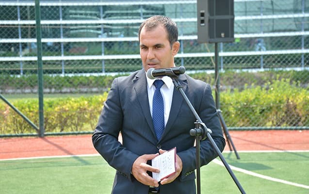 Şamaxı şəhərinin meri şəhərdən zibil tullantılarını yığdı – VİDEO Şamaxı şəhərinin meri şəhərdən zibil tullantılarını yığdı – VİDEO