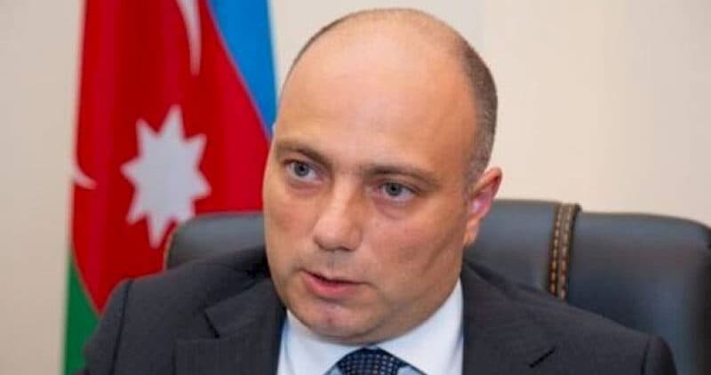 Anar Kərimovdan Tağıyevin heykəli ilə bağlı səslənən tənqidlərə cavab Anar Kərimovdan Tağıyevin heykəli ilə bağlı səslənən tənqidlərə cavab