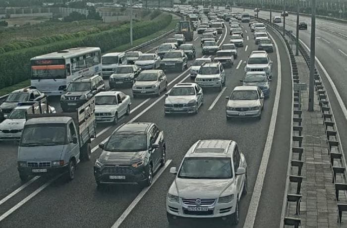 “Mercedes” oğrusu aeroportda saxlanıldı “Mercedes” oğrusu aeroportda saxlanıldı