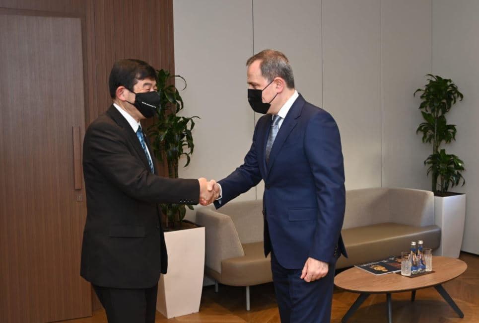 Ceyhun Bayramov Mikuriyanı təbrik etdi Ceyhun Bayramov Mikuriyanı təbrik etdi