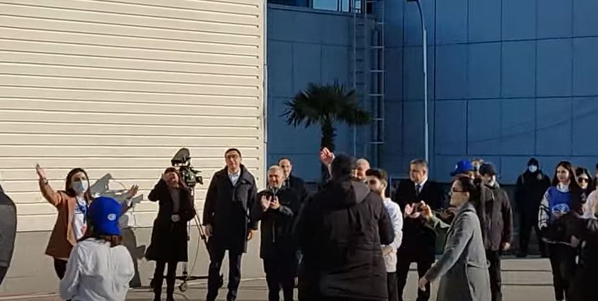 Nazir Mingəçevirdə gənclərlə belə rəqs etdi – VİDEO Nazir Mingəçevirdə gənclərlə belə rəqs etdi – VİDEO