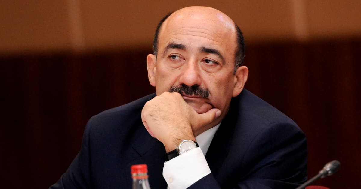 Aldığım rüşvətin 2,5 milyonunu Qarayevə otağında şəxsən vermişəm Aldığım rüşvətin 2,5 milyonunu Qarayevə otağında şəxsən vermişəm