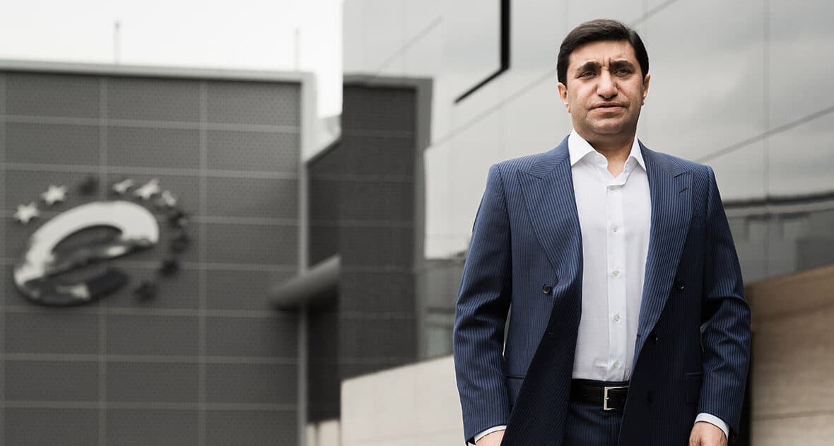 Qod Nisanovla qohumuq, anam Roma meri ilə evlidir… – Bakıda “kreativ” fırıldaqçılıq Qod Nisanovla qohumuq, anam Roma meri ilə evlidir… – Bakıda “kreativ” fırıldaqçılıq