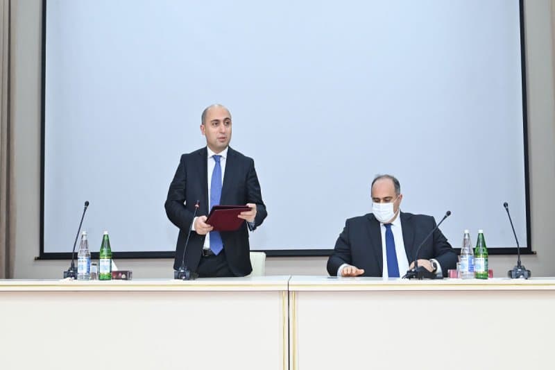 Yeni rektor kollektivə təqdim edildi Yeni rektor kollektivə təqdim edildi