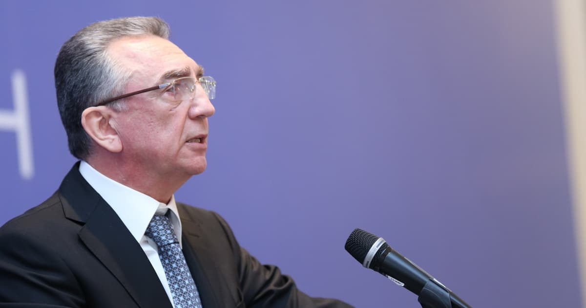 Eldar Əzizov Aparat rəhbəri vəzifəsini ona həvalə etdi Eldar Əzizov Aparat rəhbəri vəzifəsini ona həvalə etdi