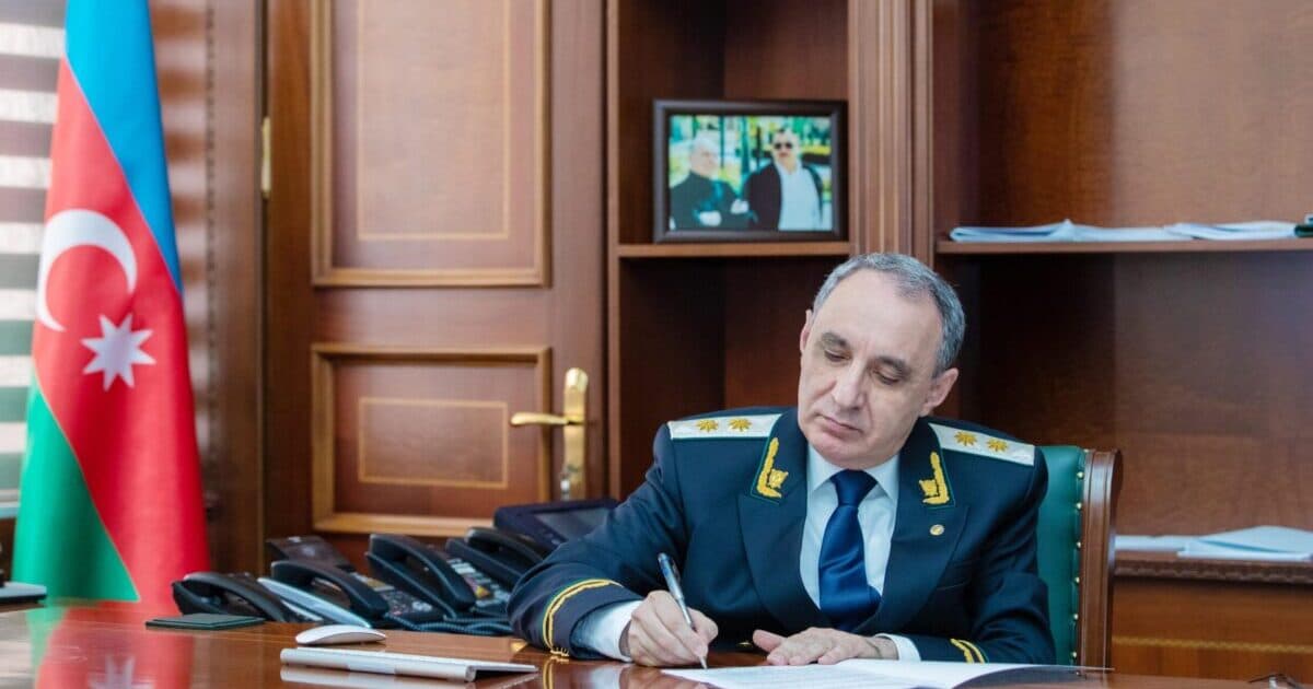 Baş prokuror: Mediada insanların şərəf və ləyaqətini təhqir edən, sensasiya xarakterli məlumatlar olmamalıdır Baş prokuror: Mediada insanların şərəf və ləyaqətini təhqir edən, sensasiya xarakterli məlumatlar olmamalıdır