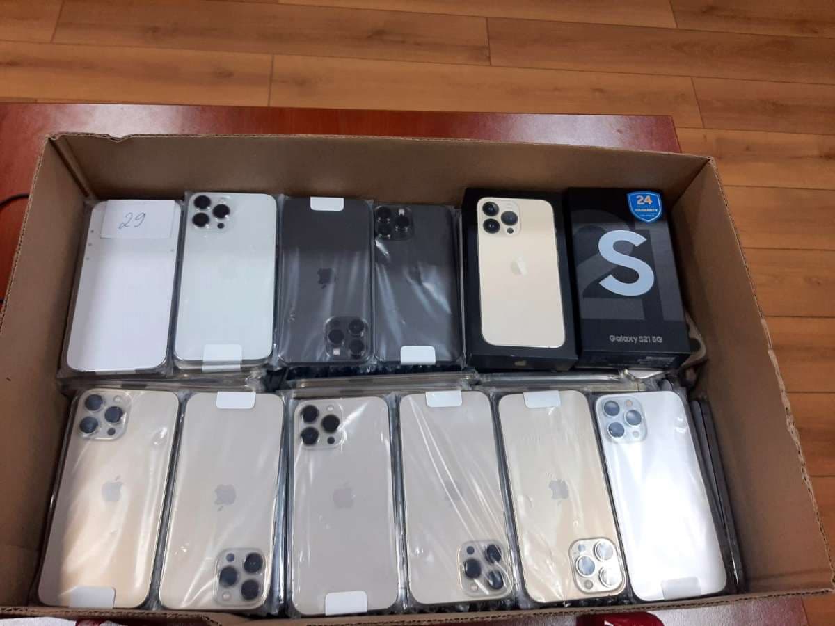 İstanbuldan Bakıya külli miqdarda “iPhone” gətirmək istədi – Video İstanbuldan Bakıya külli miqdarda “iPhone” gətirmək istədi – Video