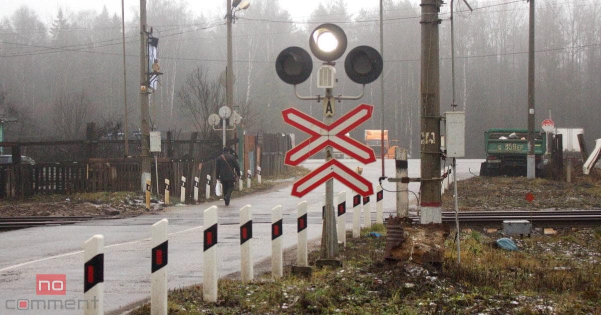 DİN: Elektrovozla avtomobil toqquşub DİN: Elektrovozla avtomobil toqquşub