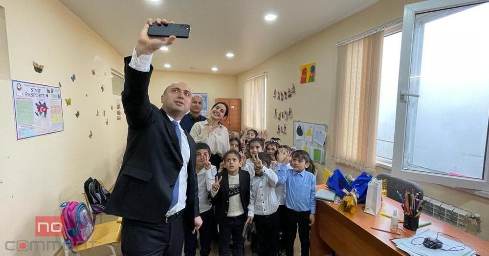 Təhsil naziri sosial şəbəkədə məşhur olan müəllimlə görüşüb Təhsil naziri sosial şəbəkədə məşhur olan müəllimlə görüşüb