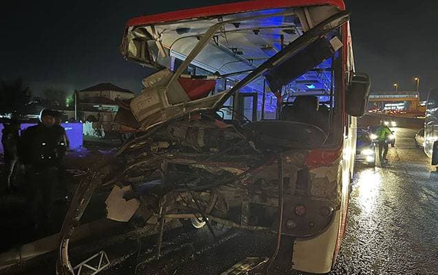 Bakıda dəhşətli avrobus qəzası: Yaralılar var – FOTO Bakıda dəhşətli avrobus qəzası: Yaralılar var – FOTO