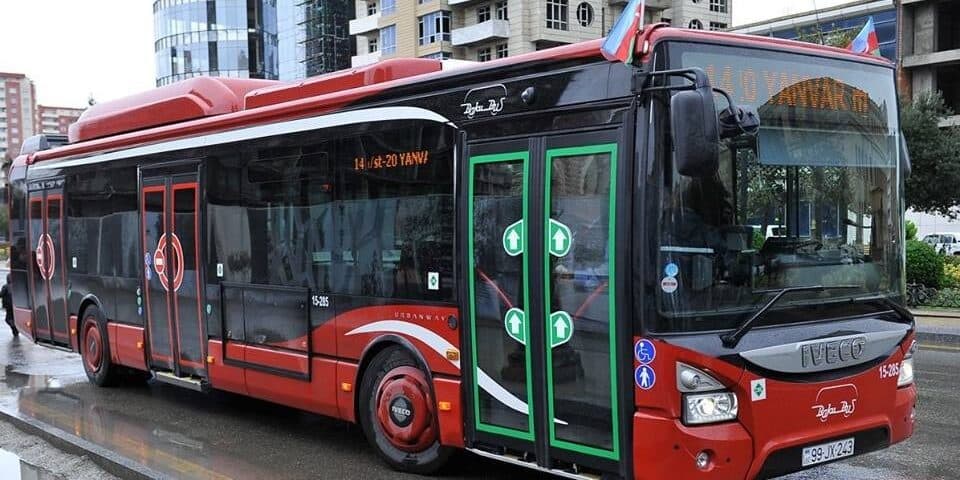 Bakıda avtobusla yük avtomobili TOQQUŞUB Bakıda avtobusla yük avtomobili TOQQUŞUB