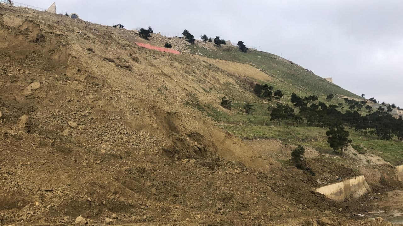 Bakıda təhlükəli vəziyyət: Məktəblilər risk altındadır – FOTOLAR Bakıda təhlükəli vəziyyət: Məktəblilər risk altındadır – FOTOLAR