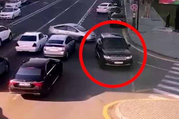 Bakıda lüks avtomobillə avtoxuliqanlıq edən sürücü həbs edildi – FOTO/VİDEO Bakıda lüks avtomobillə avtoxuliqanlıq edən sürücü həbs edildi – FOTO/VİDEO