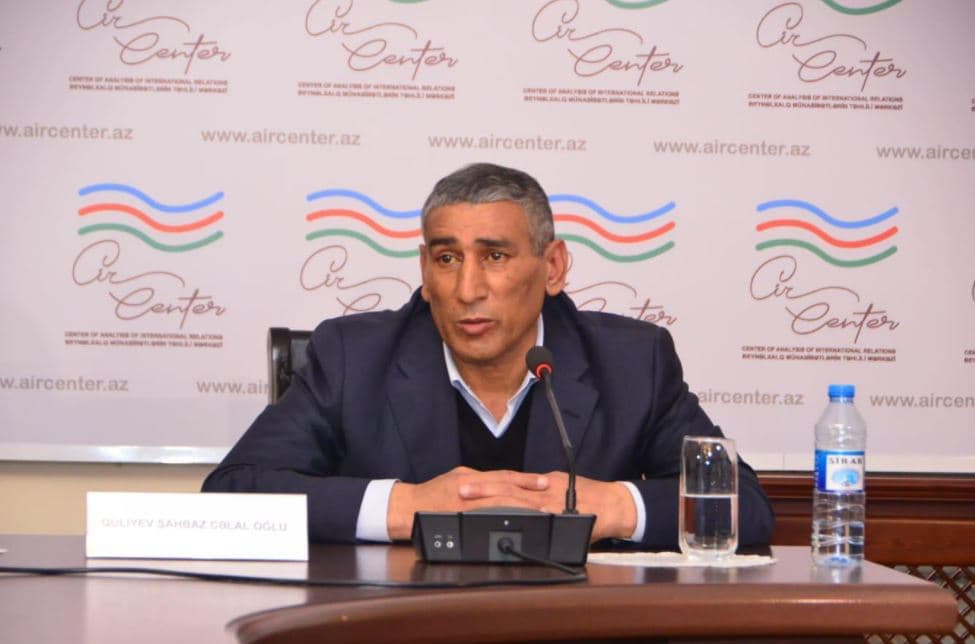 Şahbaz Quliyev Prezident Administrasiyası qarşısında etiraz edib – VİDEO Şahbaz Quliyev Prezident Administrasiyası qarşısında etiraz edib – VİDEO