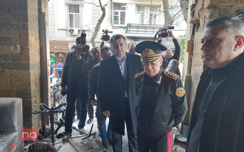 Nazir Kəmaləddin Heydərov partlayış baş vermiş obyektə gəldi Nazir Kəmaləddin Heydərov partlayış baş vermiş obyektə gəldi