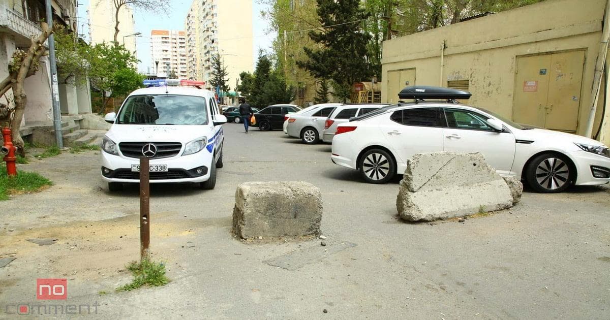Binaların həyətlərinə qoyulmuş süni maneələr sökülür Binaların həyətlərinə qoyulmuş süni maneələr sökülür