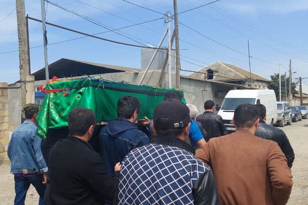 Ukraynada həlak olan azərbaycanlı dəfn edildi – FOTO Ukraynada həlak olan azərbaycanlı dəfn edildi – FOTO
